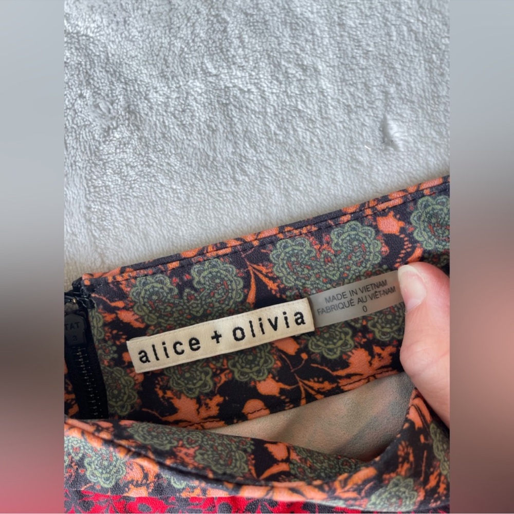 NWOT Alice + Olivia Red Patterned Wide/Flare Leg Pants Sz 0 - Picture 13 of 13